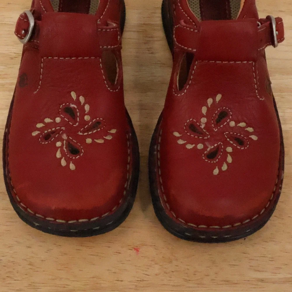 Born Red Leather Mary Jane Shoes Girls Size 11.5 Floral Cutout Comfort Cottage
